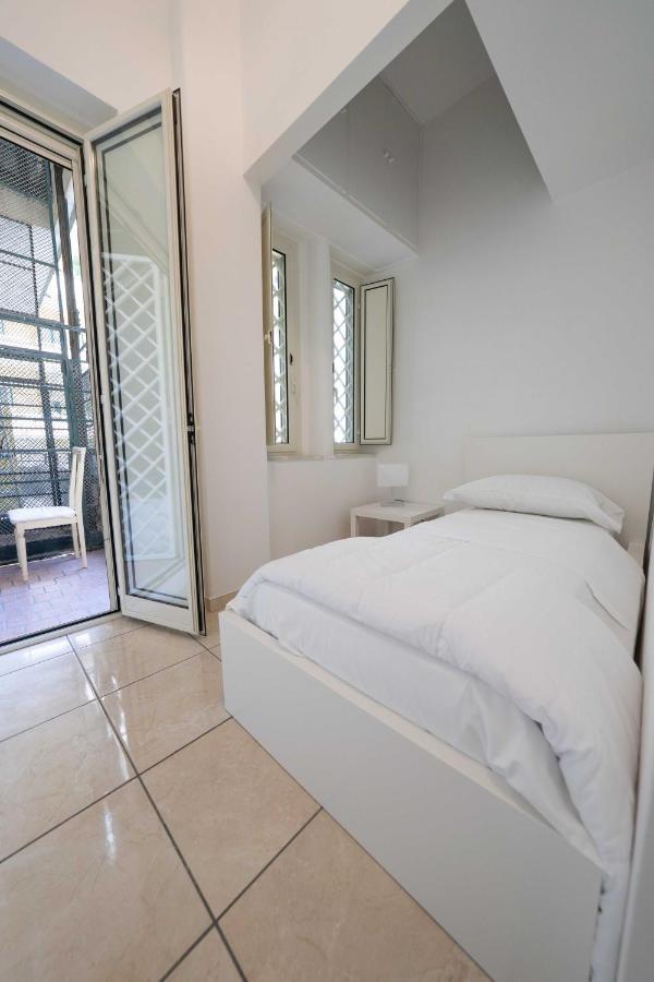 Chiaia Apartment San Pasquale By Dimorra Неаполь Экстерьер фото